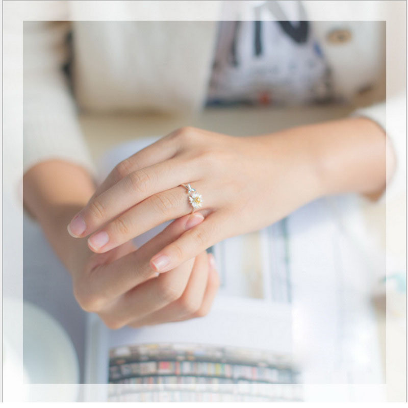 2021 New Spring White Enamel D - Resin Art Ring recension och pris